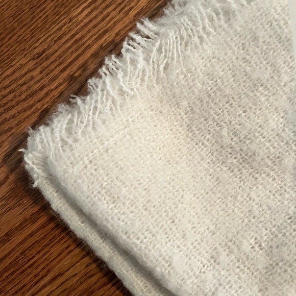 Anthropologie Joyeux Boucle Grey Scarf - Picture 3 of 3